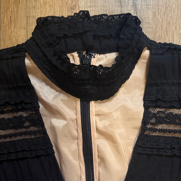 Black Long Sleeve Lace Top - Picture 4 of 9